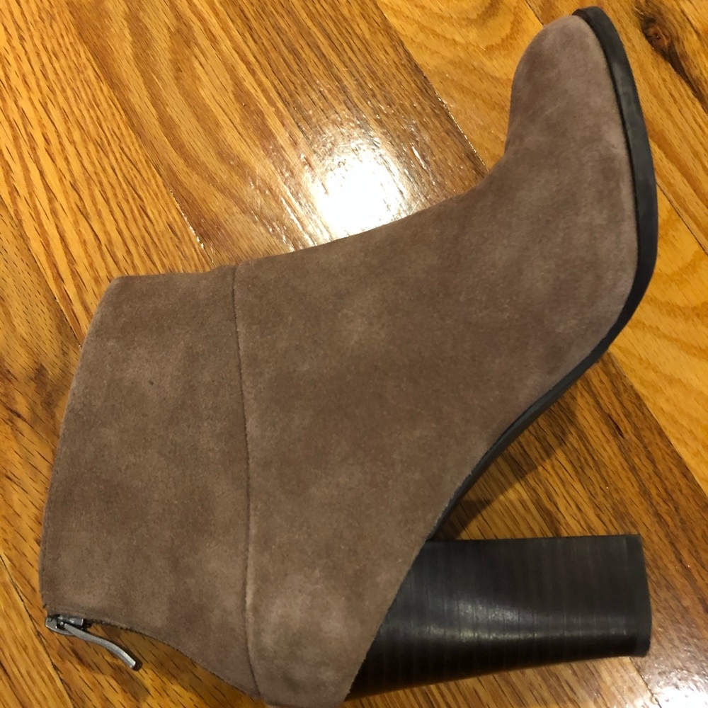 Shoes - Picture 3 of 8